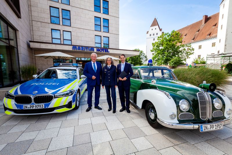 Montag, 1. September 2025, Ingolstadt; Bei der Bayerischen Sicherheitswacht wurde eine wichtige Zielmarke erreicht: Erstmals engagieren sich über 1.500 Ehrenamtliche für die Sicherheitswacht. Für Innenminister Joachim Herrmann ist das ein starkes Zeichen für unsere Sicherheit.