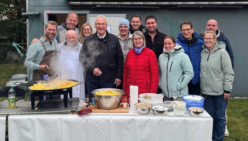 Sonntag, 19. Oktober 2025; Das Kartoffelfest der CSU-Möhrendorf brachte wieder über 150 Menschen jung und alt zusammen. Bei sehr guter Stimmung und hervorragenden Bratkartoffeln. Vielen Dank an alle fleißigen Helferinnen und Helfer.