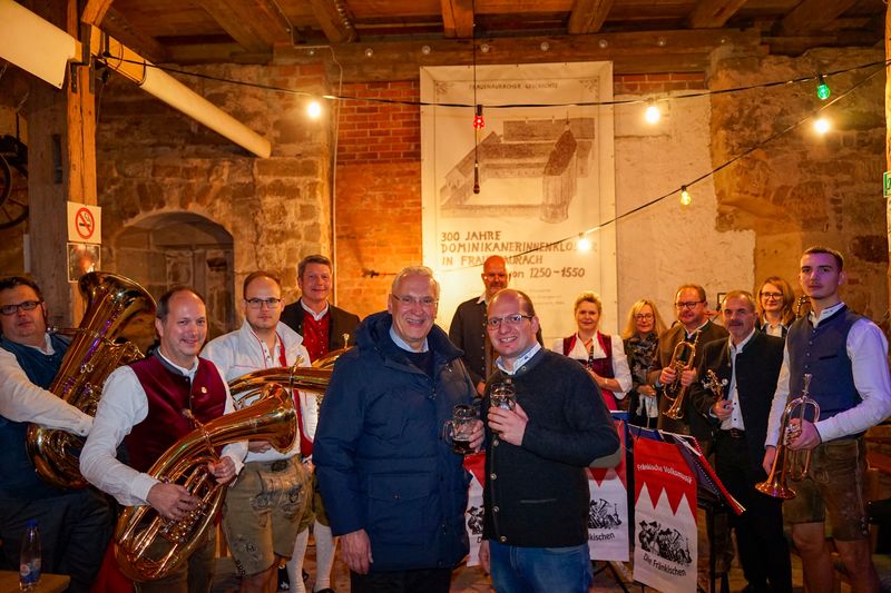 Samstag, 8. November 2025; auf dem Bockbierfest in Frauenaurach mit dem Ortsbeiratsvorsitzenden Florian Schieder