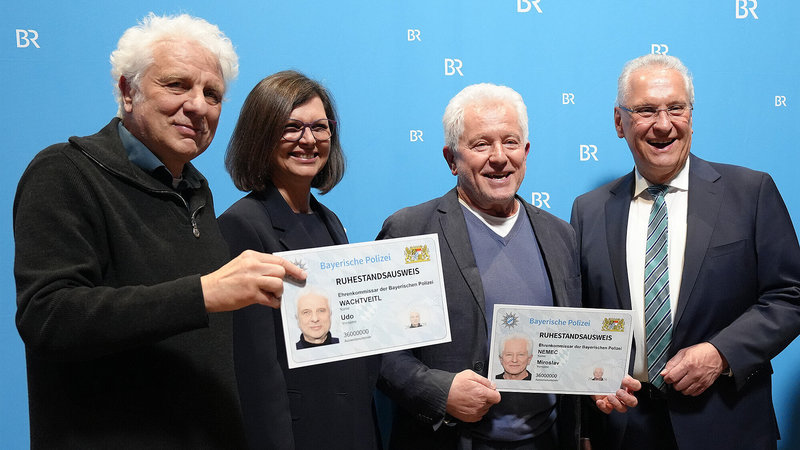Donnerstag, 26. M&auml;rz 2026; Die Schauspieler Ivo Batic und Franz Leitmayr aus der Krimireihe Tatort wurden heute von Bayerns Innenminister Joachim Herrmann offiziell verabschiedet. Er bedankte sich bei ihnen nicht nur f&uuml;r ihren langj&auml;hrigen Einsatz vor der Kamera, sondern auch f&uuml;r ihr Engagement f&uuml;r die Bayerische Polizei.