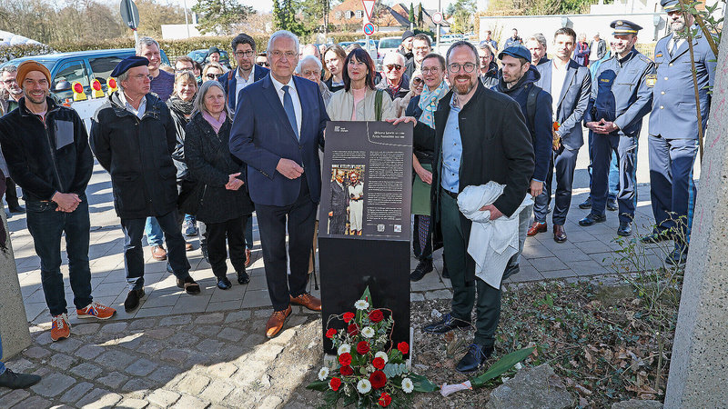 Donnerstag, 12. M&auml;rz 2026; Bayerns Innenminister Joachim Herrmann hat mit dem Erlanger Oberb&uuml;rgermeister, Dr. Florian Janik, in Erlangen die Gedenkstele zur Erinnerung an den am 19. Dezember 1980 ermordeten Rabbiner Shlomo Lewin und seine Lebensgef&auml;hrtin Frida Poeschke eingeweiht. �Dieses brutale Verbrechen macht uns alle noch immer tief betroffen."