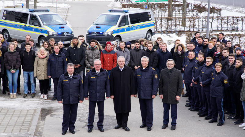 Donnerstag, 1. M�rz, Einstellungsrekord bei der Bayerischen Polizei: Bayerns Innenminister Joachim Herrmann stellt zum 1. M�rz 963 Polizisten neu ein - 2018 insgesamt rund 1.800 Neueinstellungen - Bei der Personalzuteilung von 2019 bis 2023 ein Plus von rund 1.750 Polizisten.