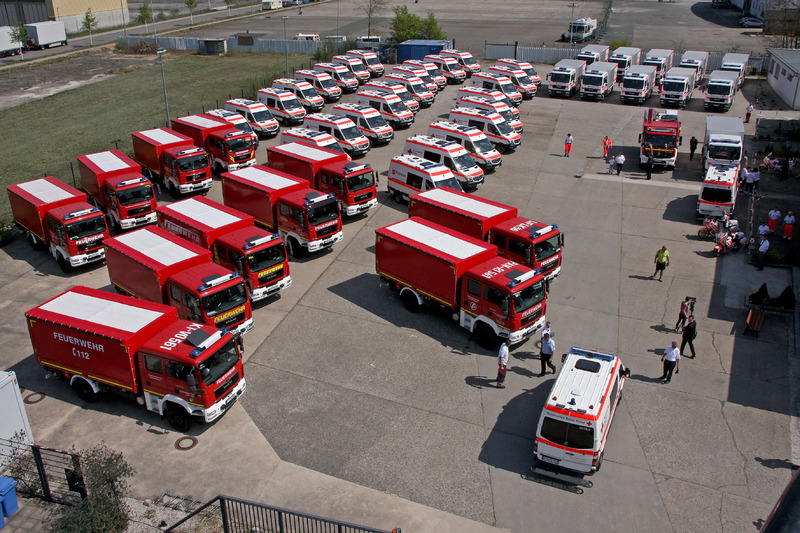 Samstag, 21. April, Joachim Herrmann �bergibt neue Fahrzeuge f�r den Katastrophenschutz. Kr�ftige St�rkung des Katastrophenschutzes in Bayern: Freistaat und Bund investieren mehr als elf Millionen Euro in 67 neue Einsatzfahrzeuge f�r Feuerwehren, freiwillige Hilfsorganisationen und THW - Innenminister Joachim Herrmann dankt Einsatzkr�ften: 