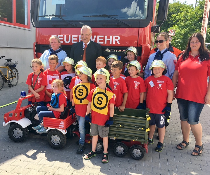 Sonntag, 3. Juni 2018, Blaulichtempfang f�r Vertreter von Polizei, Feuerwehren und Rettungsdiensten in Niederbayern und der Oberpfalz mit herzlichen Dank f�r deren gro�artigen Einsatz! Die Kinderfeuerwehr in Deggendorf demonstrierte, dass wir auch auf einen starken Nachwuchs vertrauen d�rfen.