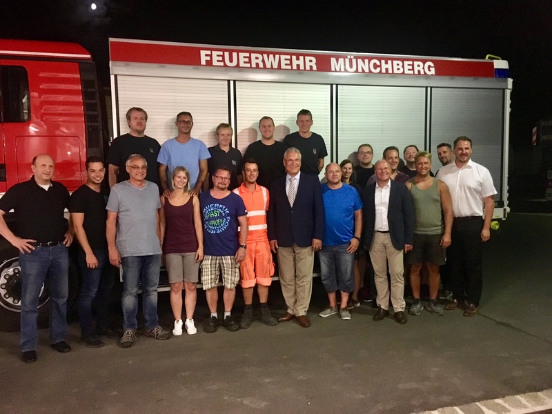 Montag, 20. August 2018; auf dem Heimweg von einer politischen Veranstaltung in Hof besuchte Innenminister Joachim Herrmann noch die FFW in M�nchberg, die aus dienstlichen Gr�nden nicht nach Hof kommen konnten.
Fot: privat