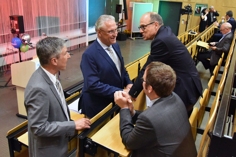Mittwoch, 19. September 2018; 30 Jahre Kinder- und Jugendabteilung f�r Psychische Gesundheit am Universit�tsklinikum Erlangen - Bayerns Innenminister Joachim Herrmann gratuliert zum Jubil�um: Herausragende Erfolgsgeschichte zum Wohle der Menschen.
