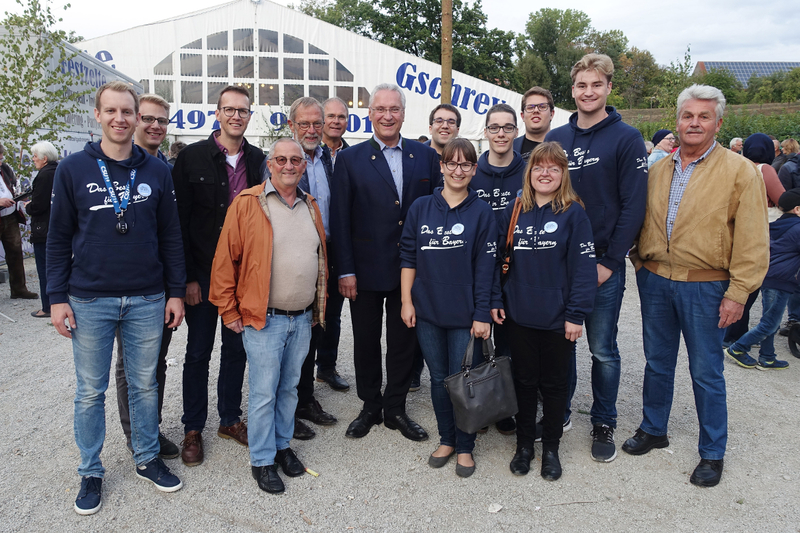 Samstag, 22. September 2018; Joachim Herrmann besucht mit dem JU Team Mittelfranken die Heroldsberger Kirchweih. Hier mit B�rgermeister Johannes Schalwig u. a. 

Foto: Kurt Fuchs