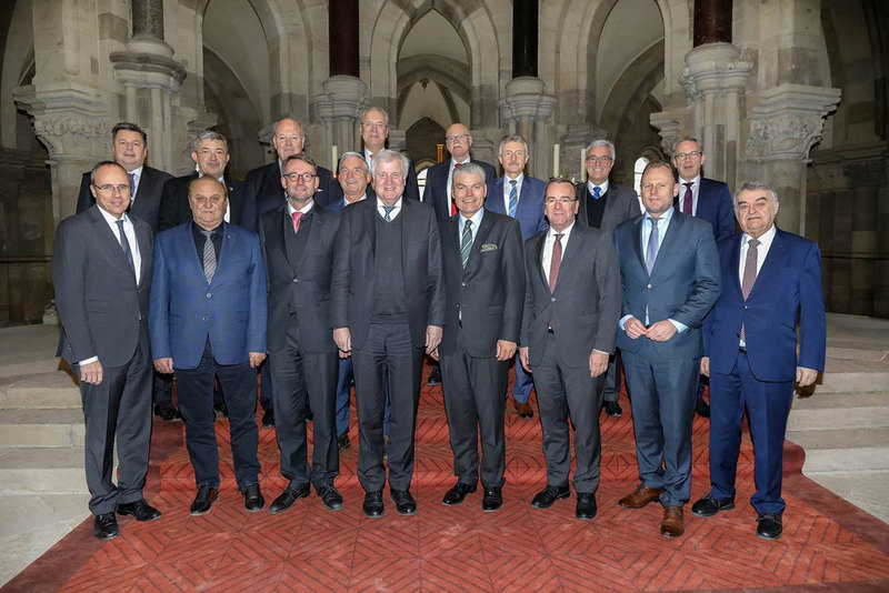 Freitag, 30. November 2018; mit einem Besuch im Magdeburger Dom haben wir nur kurz die intensiven Beratungen der Innenministerkonferenz unterbrochen. In insgesamt sehr konstruktiven Verhandlungen haben wir wichtige Themen voranbringen k�nnen.
Foto: Viktoria K�hne/MI LSA