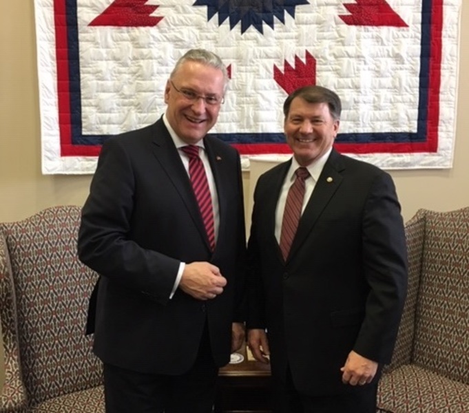 Mittwoch, 6. Februar 2019; Treffen mit Senator Mike Rounds, South Dakota in Washington. Herrmann sprach mit Senator Rounds �ber die NATO und die transatlantischen Beziehungen. Rounds versicherte Herrmann, im Kongress gebe es keinerlei Bestrebungen die NATO zu verlassen, das Verteidigungsb�ndnis sei auch in Zukunft sehr wichtig. 