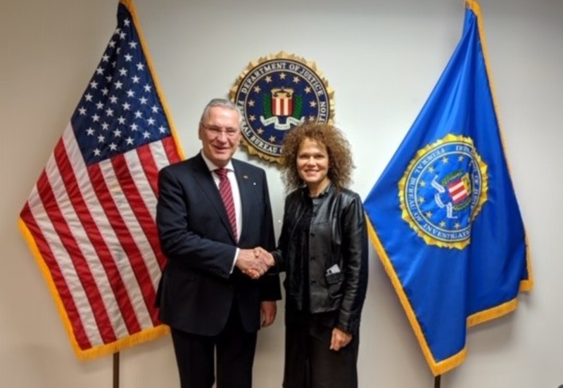 Mittwoch, 6. Februar 2019; �Kollegialer Austausch mit Sicherheitsexperten des FBI und Verbindungsbeamten des Bundeskriminalamtes im FBI Headquarter in Washington. Joachim Herrmann sprach unter anderem mit Monika Wasiewicz (Foto), Acting Section Chief beim FBI, �ber internationalen Terrorismus, polizeiliche Datenverarbeitungssysteme und die M�glichkeiten und Grenzen polizeilicher Datenanalyse.�