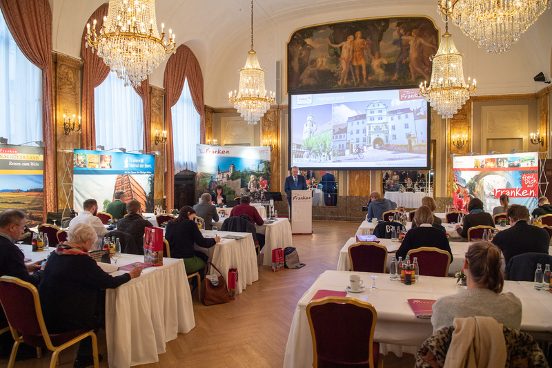 Freitag,8. Februar 2019; Fr�nkischer Tourismus toppt zum sechsten Mal in Folge 
Rekordergebnis / H�hepunkte 2019: �50 Jahre Naturpark 
Altm�hltal�, Themenjahre �Pittoreskes Rothenburg�, Garten-
schau Wassertr�dingen, �250 Jahre Alexander von Humboldt�, 
�100 Jahre Bamberger Verfassung�, �800 Jahre Deutscher 
Orden in Bad Mergentheim�, �200 Jahre Prinz Albert in Coburg�
