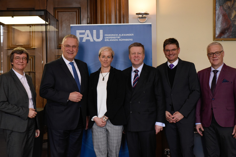 Freitag, 8. M�rz 2019; Robert Brannek�mper (3 v.r.), der neue Vorsitzende des Hochschulausschusses im Bayerischen Landtag hat heute die Spitze der Friedrich-Alexander-Universit�t im Erlanger Schlo� besucht. Gemeinsam mit Joachim Herrmann setzt er sich f�r den weiteren Ausbau der Universit�t ein.
Foto: FAU