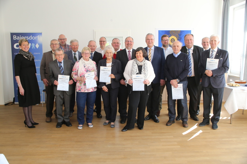 Samstag, 23. M�rz 2019; Mitgliederehrung beim CSU-Ortsverband Baiersdorf. Unter anderem auch f�r 50 Jahre Mitgliedschaft an Michael Buschner (ganz rechts im Bild).