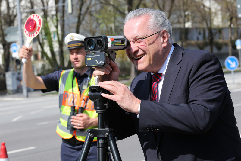 Donnerstag, 4. April 2019; Bayerische Blitzmarathon-Bilanz 2019: Bayerns Innenminister Joachim Herrmann k�ndigt weitere verst�rkte Geschwindigkeitskontrollen an: Trotz Vorank�ndigung knapp 11.000 Geschwindigkeitss�nder erwischt - Spitzenreiter 90 Stundenkilometer zu schnell