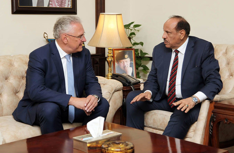 Montag, 17. Juni 2019: Bayerns Innenminister Joachim Herrmann trifft sich mit dem jordanischen Innenminister Salameh Hammad. Nach seinen Gespr�chen mit dem jordanischen Innenminister und dem Besuch des Bundeswehreinsatzkontingents nahe Al‑Azraq ist Herrmann �berzeugt, dass dort der Einsatz 'Counter Daesh' der Bundeswehr weiterhin zwingend notwendig ist. 