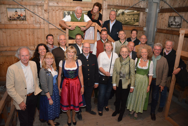 Montag, 30. September 2019: Ausgezeichnete Zusammenarbeit: Innenminister Joachim Herrmann ist beim Blaulicht-Stammtisch mit den Spitzen der Einsatzorganisationen auf dem M�nchner Oktoberfest. 
Foto: Johann Schwepfinger