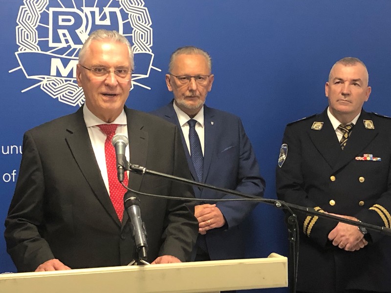 Donnerstag, 24. Oktober 2019, Zagreb; Im Mittelpunkt des intensiven und vertrauensvollen Gespr�chs von Innenminister Joachim Herrmann mit seinem kroatischen Amtskollegen Dr. Davor Bozinovic in Zagreb stand die aktuelle Migrationslage auf der sog. Balkanroute. Herrmann betonte dabei die Bedeutung eines wirksamen EU-Au�engrenzenschutzes durch Kroatien und dankte der kroatischen Polizei f�r ihre wichtige Arbeit zum Schutz der l�ngsten EU-Au�enlandgrenze.