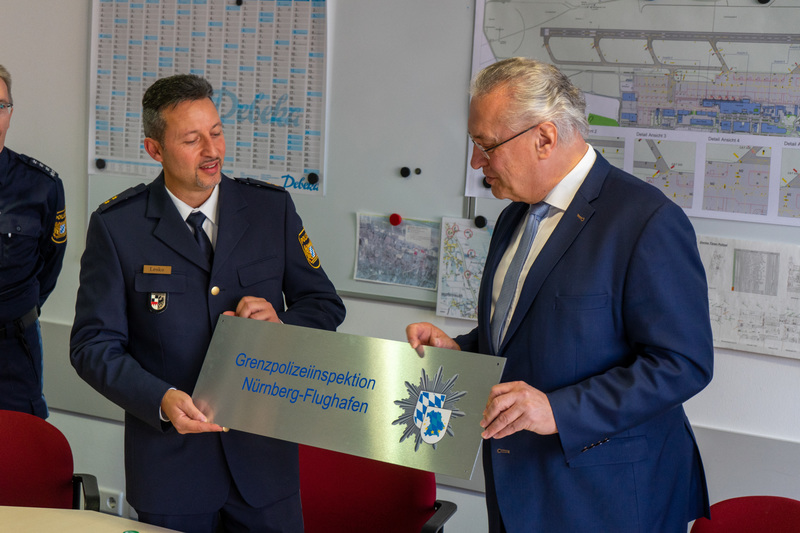Dienstag, 31. Dezember 2019; Besuch bei der Polizeiinspektion N�rnberg / Flughafen. Direktion der Bayerischen Grenzpolizei �bernimmt Fachaufsicht u. koordiniert die Arbeit. 