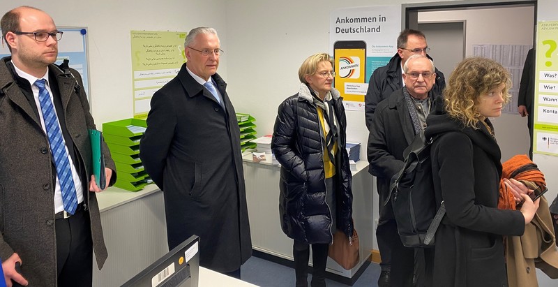 Montag, 3. Februar 2020; Bayerns Integrationsminister Joachim Herrmann besucht gemeinsam mit der Staatsministerin und Beauftragten f�r Integration Widmann-Mauz
 und der Pr�sidentin der Bundesarbeitsgemeinschaft der Freien Wohlfahrtspflege, Gerda Hasselfeldt, die ANKER-Einrichtung in Manching/Ingolstadt