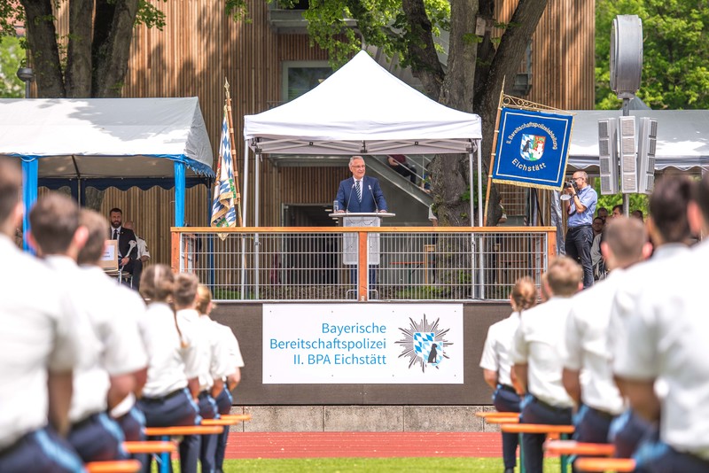 Mittwoch, 9. Juni 2021; Nachwuchs f�r die Polizei: Innenminister Joachim Herrmann hat in Eichst�tt rund 390 neu eingestellten Polizistinnen und Polizisten den Diensteid abgenommen: 