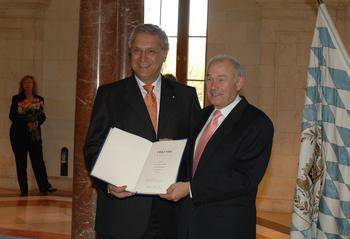Bayerischer Staatsminister des Innern seit 16.Oktober 2007         Am 9. Oktober 2007 wird der langj�hrige Innenminister Dr. G�nther Beckstein vom Bayerischen Landtag zum  neuen Ministerpr�sidenten gew�hlt. Am 16. Oktober 2007 ernennt er Joachim Herrmann zu seinem Nachfolger im Amt des Bayerischen Staatsminister des Innern. Herrmann wechselt damit aus der parlamentarischen Funktion des Fraktionsvorsitzenden (wieder) in die Staatsregierung und f�hrt mit dem Innenressort eines der gr��ten und wichtigsten Ministerien im Freistaat.