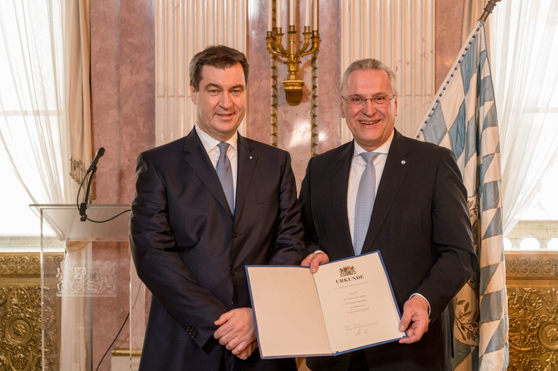Am Mittwoch, 21. M�rz 2018 wurde Joachim Herrmann von Ministerpr�sident Dr. Markus S�der wieder zum Staatsminister des Innern und f�r Integration ernannt. Das Staatsministerium des Innern und f�r Integration erh�lt zus�tzlich zu den Aufgaben der Inneren Sicherheit die Zust�ndigkeit f�r alle Fragen der Asylpolitik und Integration. Die Zust�ndigkeiten f�r den Verkehr und Bau liegen ab sofort bei einem eigenen Ministerium.   Die Zust�ndigkeit f�r den Sport (mit Ausnahme des Schulsports) bleibt weiterhin im Staatsministerium des Innern.