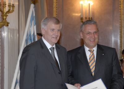 Bei der Landtagswahl am 28. September 2008 gewinnt Joachim Herrmann erneut mit gro�em Vorsprung das Direktmandat im Stimmkreis Erlangen-Heroldsberg-M�hrendorf. Landesweit erleidet die CSU aber so gro�e Stimmenverluste, dass sie zur Regierungsbildung eine Koalition mit der FDP eingehen muss. Zum neuen Ministerpr�sidenten wird Horst Seehofer gew�hlt, der Joachim Herrmann am 30. Oktober 2008 erneut zum Staatsminister des Innern beruft und ihn zugleich (neben Wirtschaftsminister Zeil) zum weiteren Stellv. Ministerpr�sidenten ernennt.