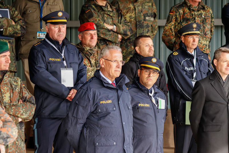 Mittwoch, 6. Oktober 2021; Wie reagieren Polizei und Bundeswehr bei einem Terroranschlag? Innenminister Joachim Herrmann zieht erste positive Bilanz zur Einsatz�bung �GEOTEX� in Oberfranken: �Die Zusammenarbeit funktioniert bereits sehr gut! Selbstverst�ndlich werden wir diese �bung noch genau analysieren und gegebenenfalls die Abl�ufe optimieren.�
Foto: Polizei Bayern