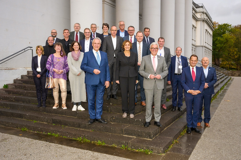 Freitag, 5. November 2021; Innen- und Sportminister Joachim Herrmann nimmt an der 45. Sportministerkonferenz in Koblenz teil. Die Sportministerkonferenz dient der Koordinierung der Sportf�rderung in den L�ndern und wahrt die Interessen aller Bundesl�nder im Bereich des Sports � sowohl auf nationaler als auch internationaler Ebene. Sie besteht bereits seit 1977 und findet 2021 und 2022 unter Vorsitz des rheinland-pf�lzischen Sportministers Roger Lewentz in Koblenz statt.
Foto: MdI RLP / Thomas Frey