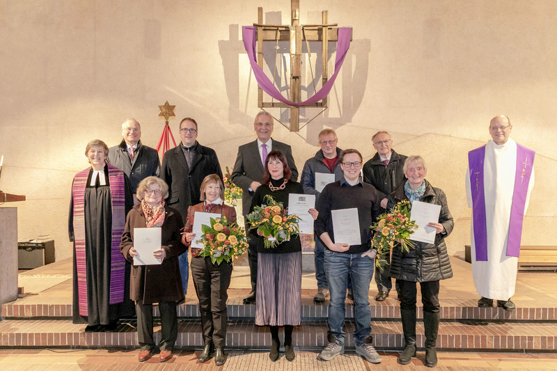 Samstag, 11. Dezember 2021; Mit dem Ehrenzeichen des Bayerischen Ministerpr�sidenten f�r ehrenamtliches kirchliches Engagement und einer Kommunalen Verdienstmedaille in Bronze hat Bayerns Innenminister Joachim Herrmann heute in Erlangen sieben Pers�nlichkeiten f�r deren Einsatz im kirchlichen Ehrenamt sowie um das Gemeinwohl ausgezeichnet. Auf dem Foto: Rosa Carstens
Foto: Giulia Iannicelli