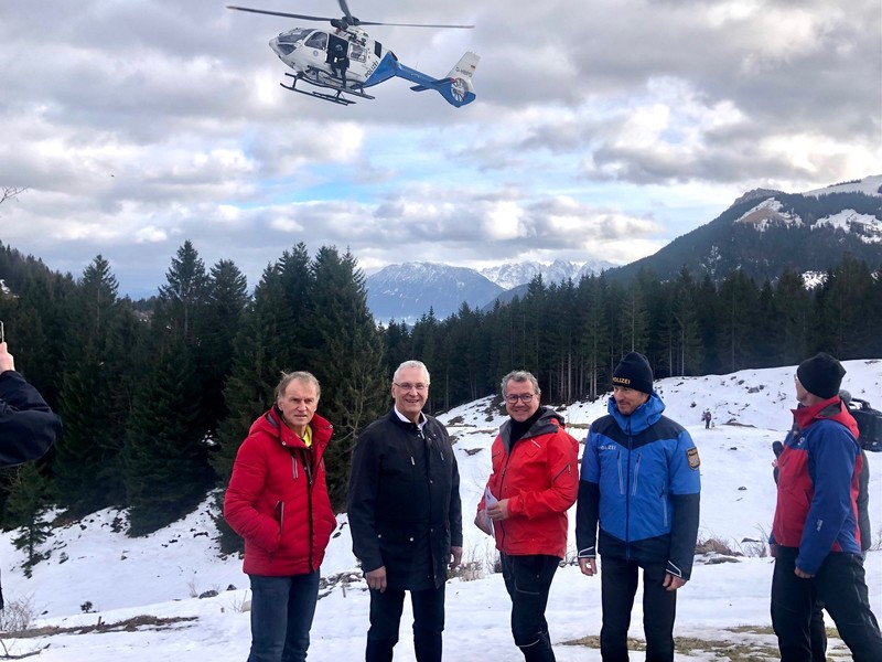 Mittwoch, 29. Dezember 2021; Innenminister Joachim Herrmann dankt dem Kuratorium f�r alpine Sicherheit, der Bergwacht sowie allen weiteren beteiligten Alpinverb�nden: 