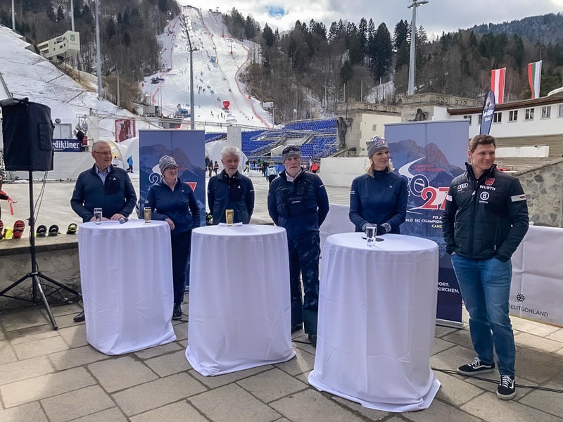 Samstag, 26. Februar 2022: Innen- und Sportminister Joachim Herrmann hat heute am Rande des Weltcup-Slaloms der Herren f�r die Austragung der Alpinen Ski-WM 2027 in Garmisch-Partenkirchen geworben: �Eine solche Sportgro�veranstaltung w�re erneut ein absolutes Highlight f�r das Winter-Sportland Bayern.� Mit der gemeinsamen Bewerbung der Marktgemeinde Garmisch-Partenkirchen, des Deutschen Skiverbands und des Ski-Clubs Garmisch besteht nun die Chance, zum dritten Mal � nach 1978 und 2011 � die Sportgro�veranstaltung in dem oberbayerischen Traditions-Skiort auszutragen. Jetzt hei�t es Daumendr�cken!