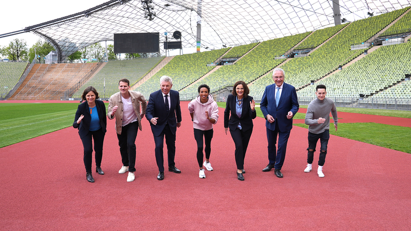 Dienstag, 3. Mai 2022: Mit einer eindrucksvollen Lichtshow �ber dem M�nchner Olympiastadion l�uten die European Championships 2022 heute den Countdown ein � nur noch 100 Tage bis zum Start des gr��ten Multisportevents seit 50 Jahren. Innen- und Sportminister Joachim Herrmann ist �berzeugt: �Die European Championships werden ein hervorragendes Beispiel daf�r sein, wie bestehende Sportinfrastrukturen auch 50 Jahre nach Olympia 1972 nachhaltig genutzt werden k�nnen.�