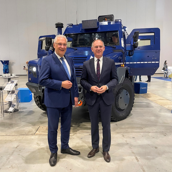 Mittwoch, 11. Mai 2022: Im Rahmen des Europ�ischen Polizeikongresses hat sich Innenminister Joachim Herrmann mit dem �sterreichischen Innenminister Gerhard Karner zu einem Gespr�ch getroffen. Die Themen waren schwerpunktm��ig ein Austausch zum Krieg in der Ukraine, zu Migration der Gefl�chteten und zur Inneren Sicherheit.