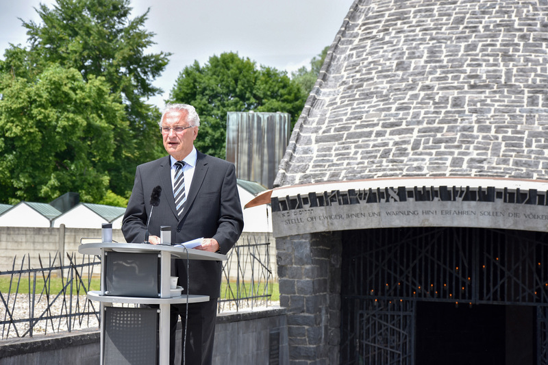 Mittwoch, 1. Juni 2022: Bei der heutigen Gedenkveranstaltung in der KZ-Gedenkstätte Dachau, die zum Abschluss der Konferenz der Europäischen Rabbiner in München stattfand, hat Innenminister Joachim Herrmann deutlich gemacht, dass Antisemitismus, Hass und Hetze in unserem Land keinen Platz haben dürfen: Jüdischer Glaube und jüdische Kultur sind ein unverzichtbarer Teil unseres Landes. Hass und Gewalt gegen Juden dürfen wir in Bayern niemals dulden!