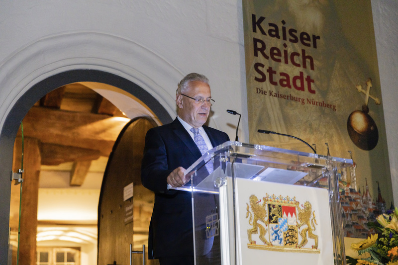 Dienstag, 28. Juni 2022; Als Präsident der Internationalen Orgelwoche Nürnberg  Musica Sacra (ION) besuchte Innenminister Joachim Herrmann ein Konzert im Rahmen der 71. ION in der St.-Sebald-Kirche. In seiner Rede betonte Herrmann: Musik ist ein wichtiger Botschafter für Menschlichkeit, Solidarität und Frieden. Denn Menschen aller Nationen verstehen die Sprache der Musik, sind von ihr berührt und bewegt  über alle Grenzen hinweg, jenseits von Sprachbarrieren und kulturellen Unterschieden.
Copyright: Valeska Rehm
