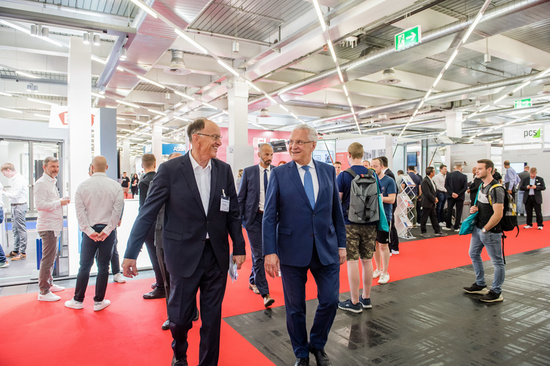 Mittwoch, 29. Juni 2022; Verbesserte Sicherheitslage in Bayern: Bayerns Innenminister Joachim Herrmann hat heute als Schirmherr die 19. SicherheitsExpo in München eröffnet und kündigte dabei als Vorsitzender der Innenministerkonferenz an, sich für eine bessere grenzüberschreitende Zusammenarbeit einzusetzen: Eine erfolgreiche, länderübergreifende, europäische Zusammenarbeit der Polizei und Sicherheitsbehörden ist ein Schlüssel zur Gewährleistung Innerer Sicherheit in einer modernen Welt.
Copyright: frank schroth | fotografie
