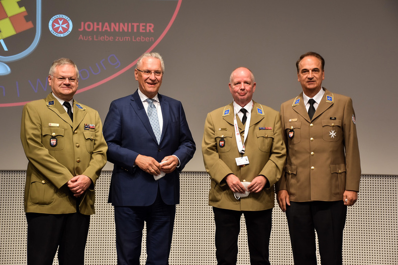Samstag, 2. Juli 2022; Bayerns Innen- und Katastrophenschutzminister Joachim Herrmann hat in Würzburg den Tag der Johanniter-Unfall-Hilfe eröffnet. Die überragende Beteiligung zeigt das starke Netzwerk zur Gefahrenabwehr in Bayern. Die Johanniter leisten hier einen außerordentlich wichtigen Beitrag. Der Innenminister dankte allen bei der Johanniter-Unfall-Hilfe Engagierten für den großartigen Einsatz für die Sicherheit, den Schutz und die Hilfe unserer Bevölkerung.
Copyright: Johanniter-Unfall-Hilfe e.V.