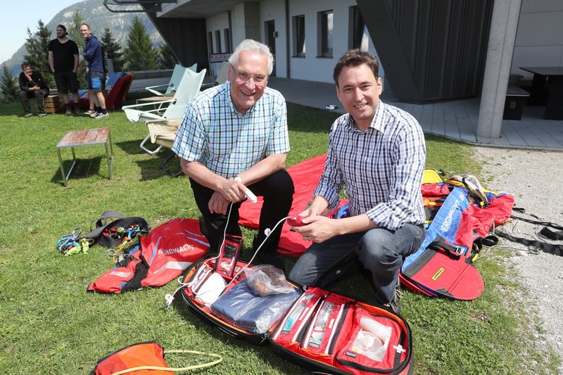 Dienstag, 9.August 2022; Mehr Sicherheit beim Bergsport. Innen- und Sportminister Joachim Herrmann, Justizminister Georg Eisenreich und weitere Experten des Bayerischen Kuratoriums für alpine Sicherheit warnen vor hohen Unfallgefahren in den Bergen. "Überschätzen Sie sich nicht, informieren Sie sich und nehmen Sie die Gefahren in den Alpen ernst", lautete der Appell des Innenministers. "Im Notfall hilft unsere 'SOS-EU-Alp'-App."
Copyright: Sammy Minkoff