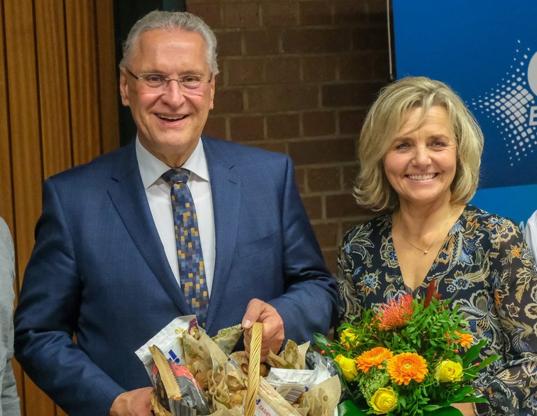 Mittwoch, 26. Oktober 2022; Einstimmig haben die 90 Delegierten der CSU aus Erlangen, Heroldsberg und Möhrendorf Bayerns Innenminister Joachim Herrmann als Kandidaten für die Landtagswahl im Herbst 2023 nominiert. Für den Bezirkstag von Mittelfranken wählte die Versammlung erneut die Erlanger CSU-Kreisvorsitzende Alexandra Wunderlich als Stimmkreiskandidatin.