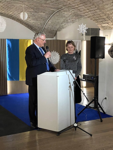 Freitag, 6. Januar 2023; Integrationsminister Joachim Herrmann besuchte ukrainische Flüchtlinge bei ihrem Weihnachtsfest, das in Erlangen im Hotel Bayerischer Hof organisiert wurde.