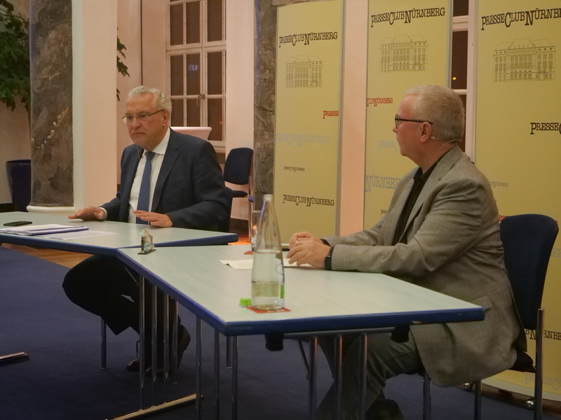 Mittwoch, 11. Januar 2023; Innenminister Joachim Herrmann war heute zu Gast beim Nürnberger Presseclub. In der Regel lädt der Presseclub zweimal pro Monat Repräsentanten der Politik, Wirtschaft, Wissenschaft, Kultur, Sport und Kirchen zum Dialog und Gedankenaustausch ein. Copyright: Presse Club Nürnberg