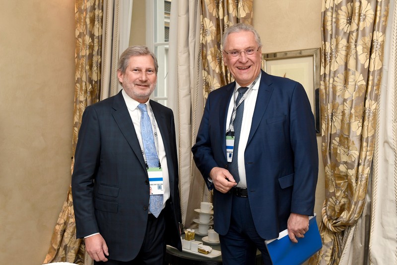 Freitag, 17. Februar 2023: Innenminister Joachim Herrmann traf sich am Rande der 59. Münchner Sicherheitskonferenz mit EU-Kommissar für Haushalt und Verwaltung Johannes Hahn. Aktuelle europapolitische Themen sind u. a. der Angriffskrieg in der Ukraine, Innere Sicherheit sowie Migration.
Copyright: Frank Rollitz/Schneider-Press