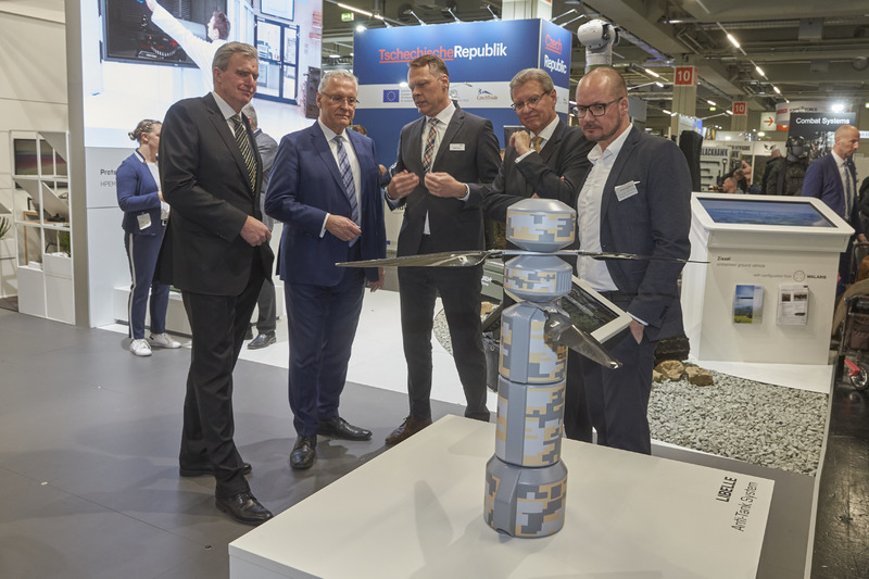 Dienstag, 28. Februar 2023;
Innenminister Joachim Herrmann ist begeistert von der Enforce Tac, der Fachmesse für Behörden mit Sicherheitsaufgaben und Streitkräfte in der Nürnberg Messe. Die Enforce Tac bietet mit ihren mehr als 400 Ausstellern ein hochspezialisiertes Angebot für aktuelle Sicherheitsthemen, erklärte Herrmann nach seinem Messerundgang. Die Entwickler und Hersteller leistungsfähiger Sicherheitstechnologie sind für die innere und äußere Sicherheit unseres Staates unverzichtbar.
 copyright:NuernbergMesse / Frank Boxler