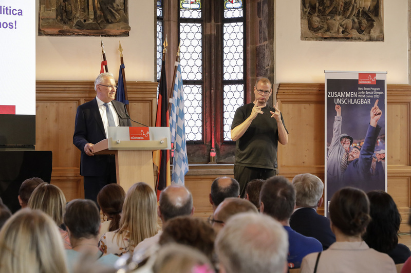 Dienstag, 13. Juni 2023; Das Host Town Programm ist ein bedeutsamer Schritt, um nachhaltige Strukturen für den Inklusionssport aufzubauen und zu stärken. Es wirkt also über die Zeit der Weltspiele 2023 hinaus! Das sagte Innen- und Sportminister Joachim Herrmann beim Festabend der Städte Nürnberg, Fürth und Erlangen zum Host Town Programm Special Olympics. Selbstverständlich hat er als Sportminister von Herzen gerne die Schirmherrschaft für den Festabend übernommen.
Copyright: Giulia Iannicelli