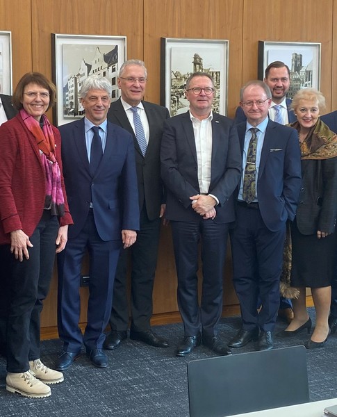 Freitag, 9. Februar 2024; Durch Steuerentlastung und Entb�rokratisierung neuen Anschub f�r Unternehmen und Arbeitspl�tze � dar�ber diskutierten unter unter der Leitung vom Bezirksvorsitzenden der CSU-Mittelfranken, Joachim Herrmann, Landtagsabgeordnete und Bezirksr�te der CSU mit dem Pr�sidenten der Industrie und Handelskammer und der Handwerkskammer in Mittelfranken Dr. Armin Zitzmann und Thomas Pirner.