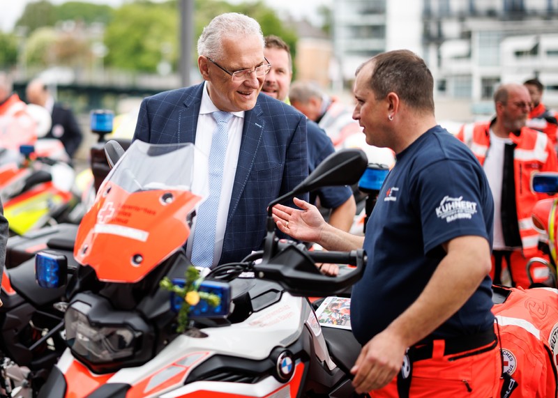 Sonntag, 5. Mai 2024; 40 Jahre Motorradstreifen im BRK - Bayerns Innenminister Joachim Herrmann gratuliert zum Jubil&auml;um: "Wichtiger Beitrag f&uuml;r die Sicherheit in Bayern" - Schnelle und professionelle Erstversorgung im Ernstfall.
Copyright Matthias Balk / BRK
