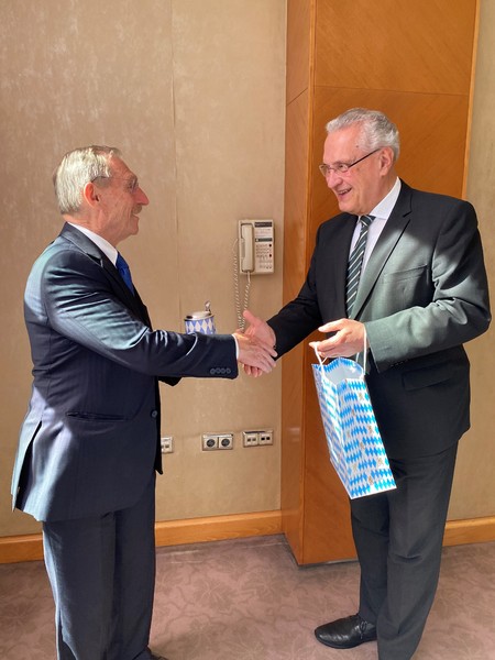 Donnerstag, 9. Mai 2024; Staatsminister Herrmann in Budapest bei einem Gespr&auml;ch mit dem ungarischen Innenminister Dr. Sandor Pinter. Im Mittelpunkt des Treffens stand vor allem der Austausch zur Fl&uuml;chtlingssituation und zum Au&szlig;engrenzschutz.