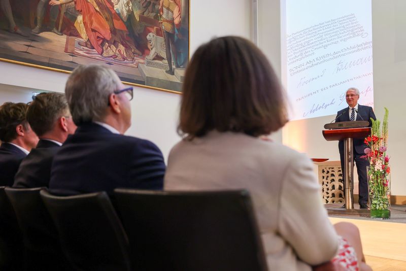 Montag, 13. Mai 2024; Gl&uuml;cksfall der deutschen Geschichte und Fundament f&uuml;r politische Stabilit&auml;t, Wohlstand und Freiheit: Zum 75-j&auml;hrigen Jubil&auml;um w&uuml;rdigen Innenminister Joachim Herrmann und Landtagspr&auml;sidentin Ilse Aigner bei einem Festakt die Geburtsstunde des Grundgesetzes am 23. Mai 1945. �Von Anfang an war es unserem Land Fundament f&uuml;r ein stabiles politisches System und eine florierende Wirtschaft�, betonte Herrmann im Bayerischen Landtag. �Unter seiner Geltung hat sich Deutschland zu einer stabilen Demokratie, zu einem vorbildlichen Rechts- und Sozialstaat und zu einem verl&auml;sslichen europ&auml;ischen und internationalen Partner entwickelt.�
Copyright: Bayerisches Innenministerium / Alexandra Beier