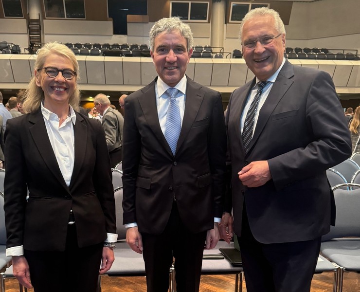 Mittwoch, 15. Mai 2024; Minister Joachim Herrmann beim 20. Deutschen Verwaltungsgerichtstag in W&uuml;rzburg. Joachim Herrmann dankte den Richterinnen und Richtern f&uuml;r ihren Beitrag f&uuml;r einen demokratischen Rechtsstaat. Mit dabei die Pr&auml;sidentin des Bayerischen Verwaltungsgerichtshofs Andrea Breit und der Pr&auml;sident des Bundesverfassungsgerichts Prof. Stephan Harbarth